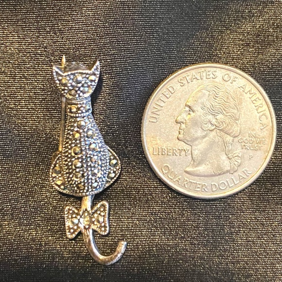 Vintage 925 Silver Marcasite Cat Pin with moving tail. In perfect condition. - Picture 4 of 6